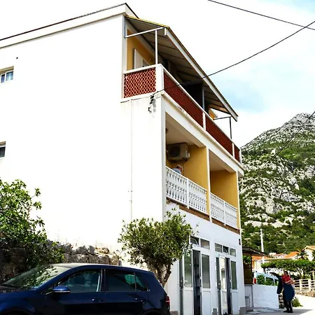 Matijas - 20m From The Pensión *